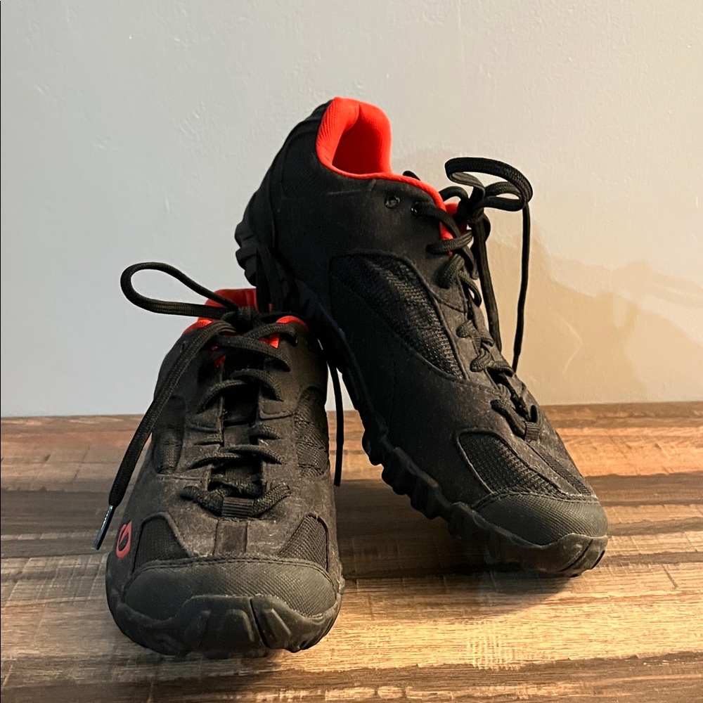 Giro women’s mountain biking shoes.